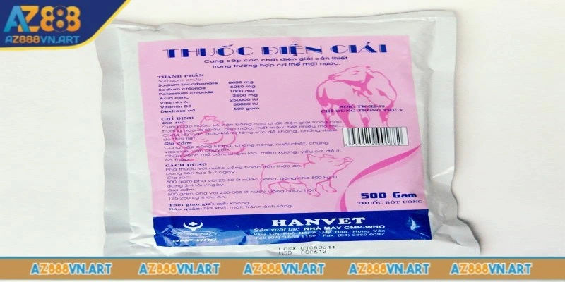 Cho uống nước bù điện giải để tránh mất nước